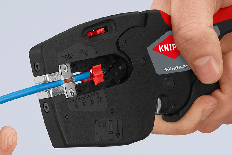 The KNIPEX NexStrip | New multi-tool for all electricians