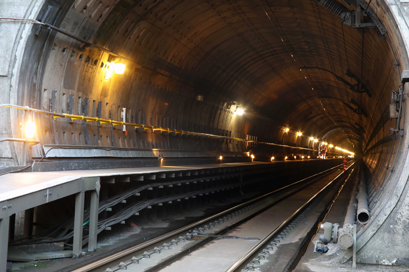 Marshall-Tufflex helps to keep Stansted Tunnel’s lighting upgrade project on track